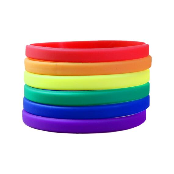 Smalle siliconen armbanden Mix Rainbow gestapeld aanzicht