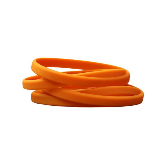 Smalle siliconen armbanden oranje - voor kinderen gestapeld
